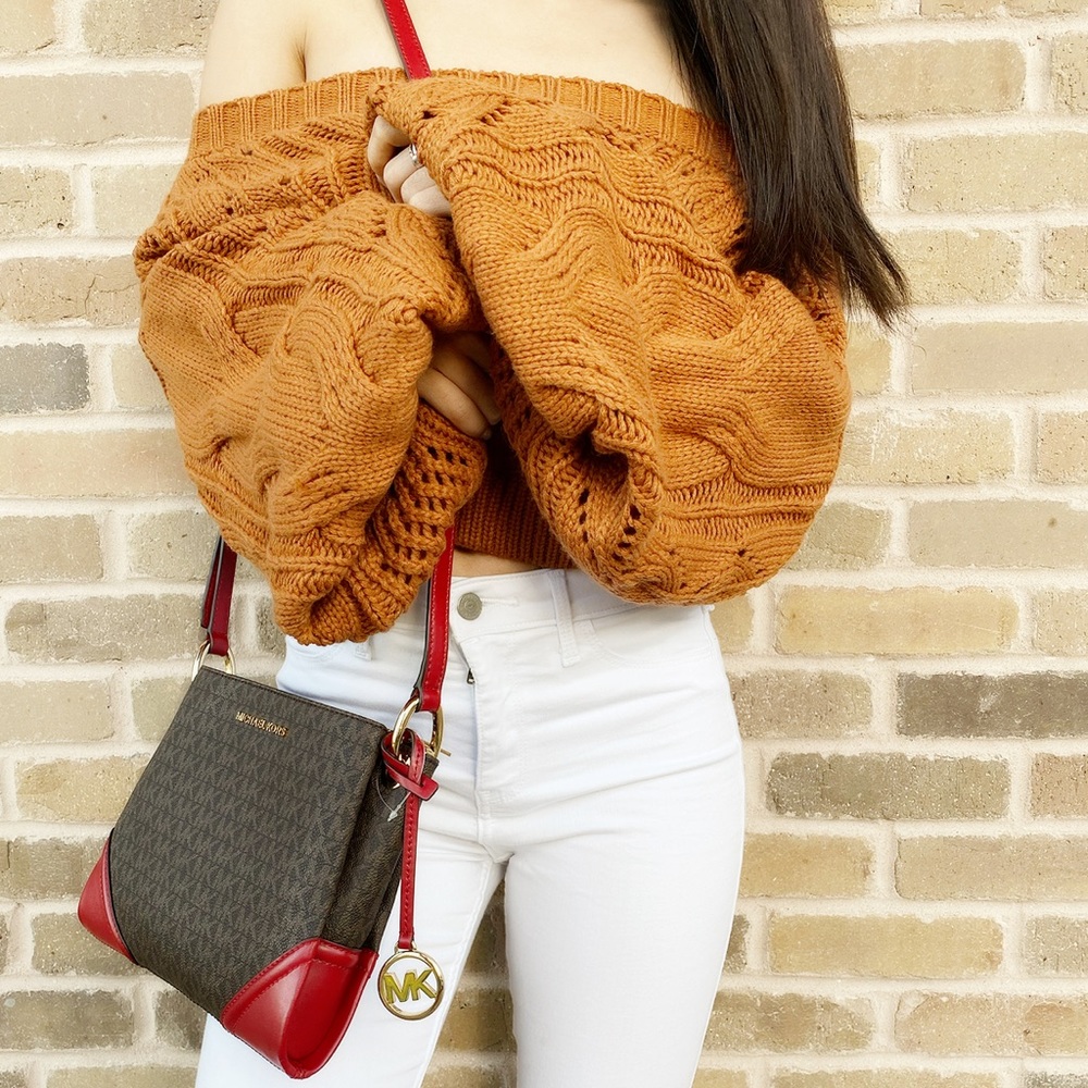 SALE‼️‼️👜💕-Michael Kors Large Crossbody wallet - Picture 3 of 8